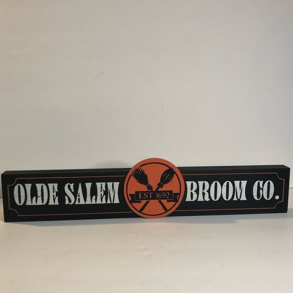 Halloween olde Salem broom co. Established 1692 wooden sign - Picture 14 of 15